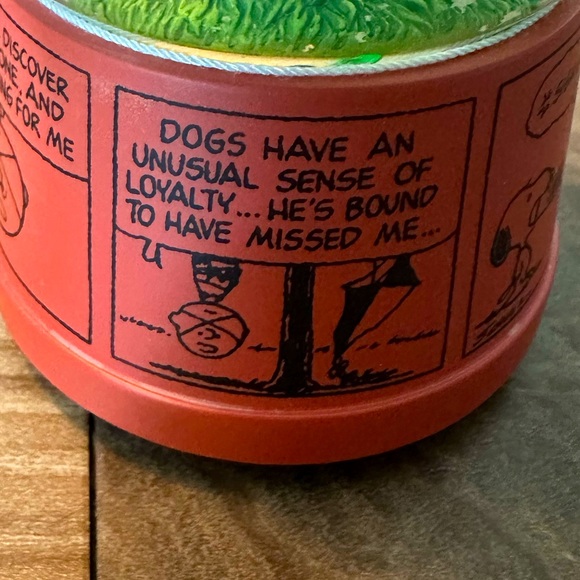 Peanuts Snowglobe - Picture 6 of 8